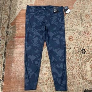 NWT Gap Fit Nagy Camo Leggings